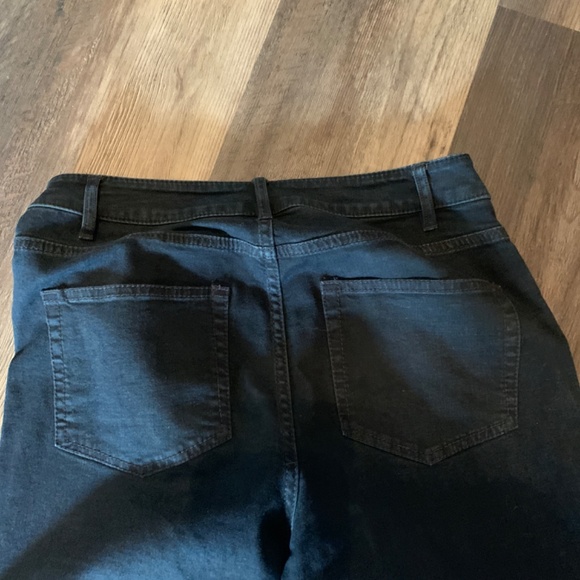 J jill tried and true fit slim ankle jeans in black. Worn maybe 6x? - Picture 4 of 4
